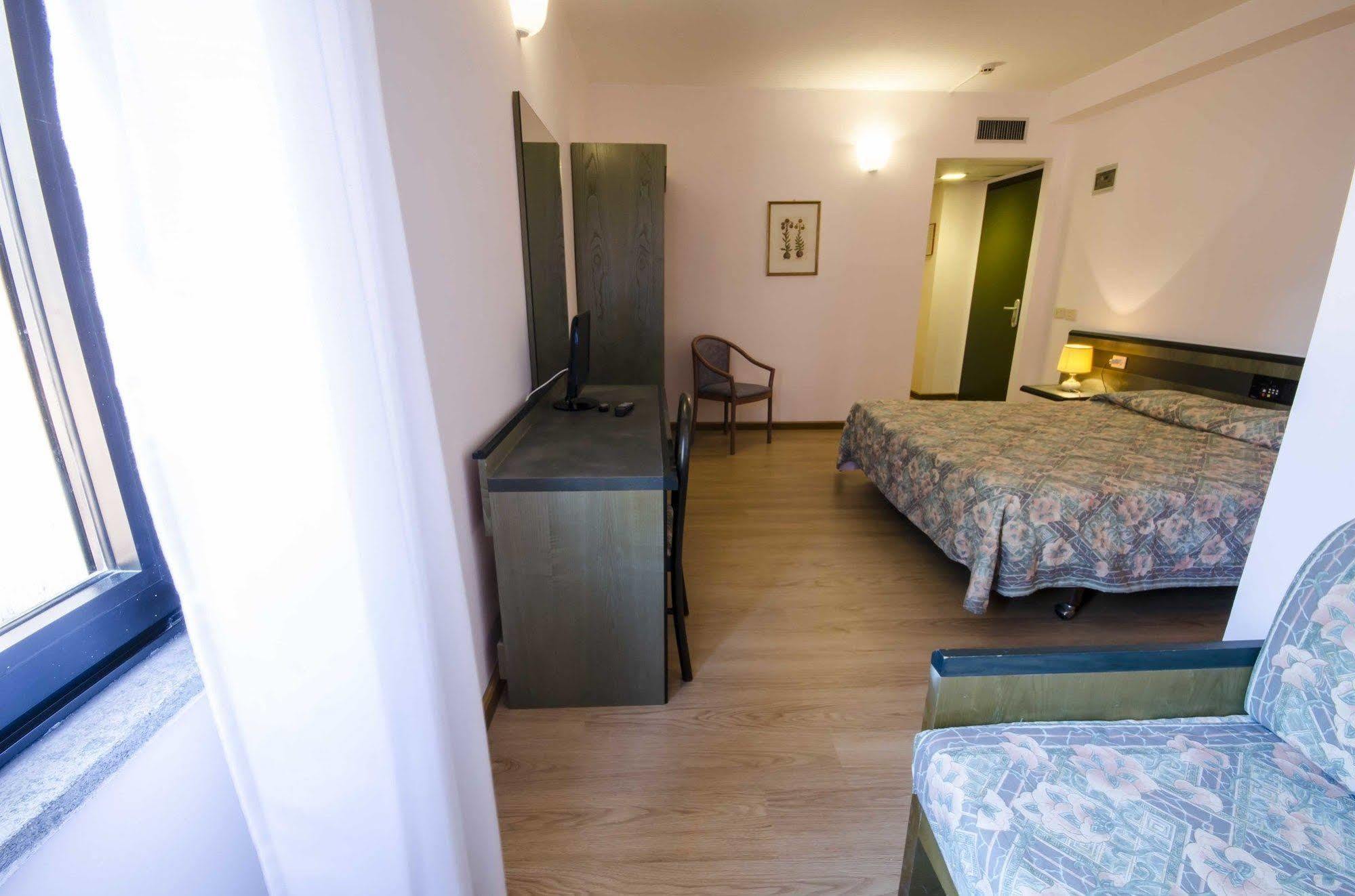 Torre Del Sole Hotell Tarquinia Exteriör bild