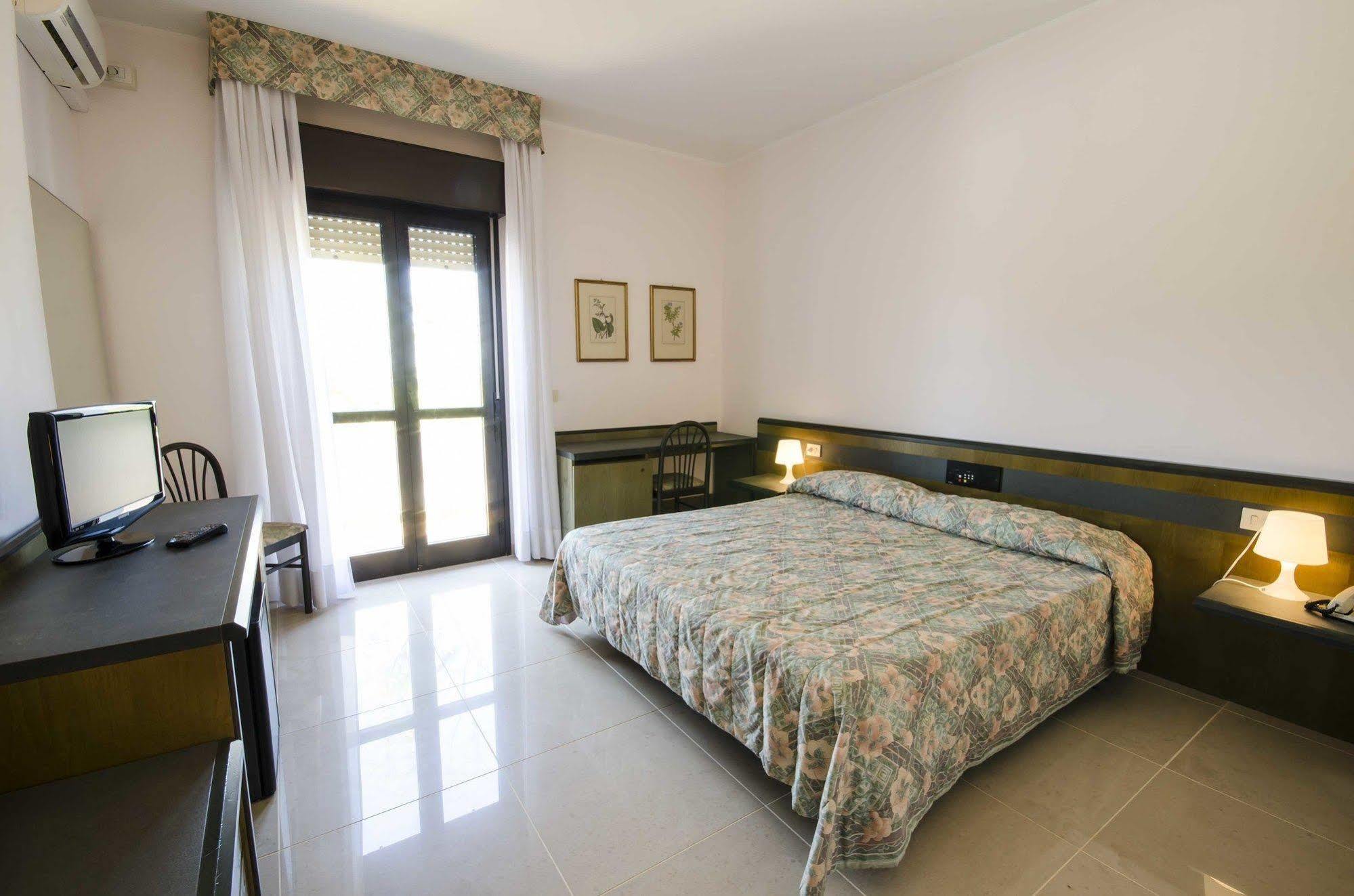 Torre Del Sole Hotell Tarquinia Exteriör bild